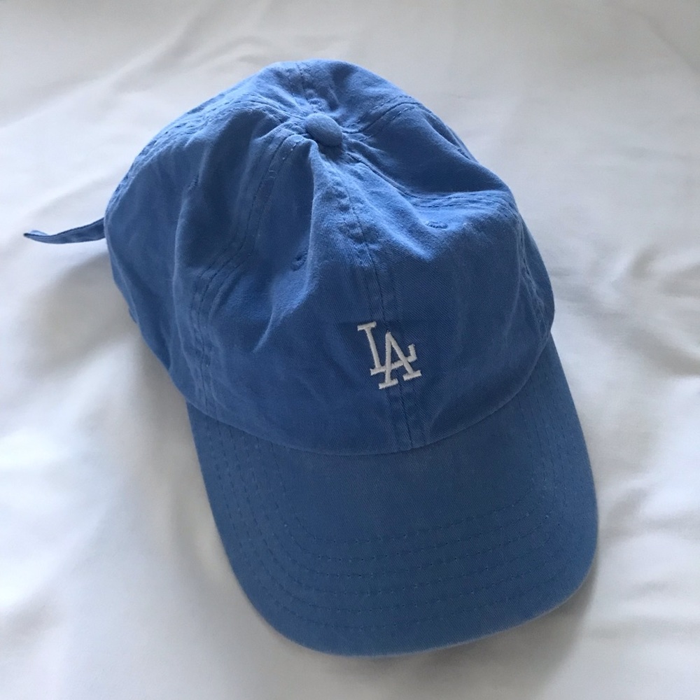 >Cute la blue baseball has!!